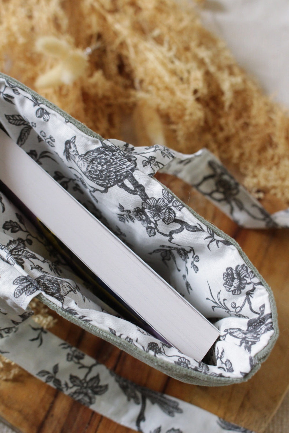 Pochette à livre (Format poche uniquement) // LISE