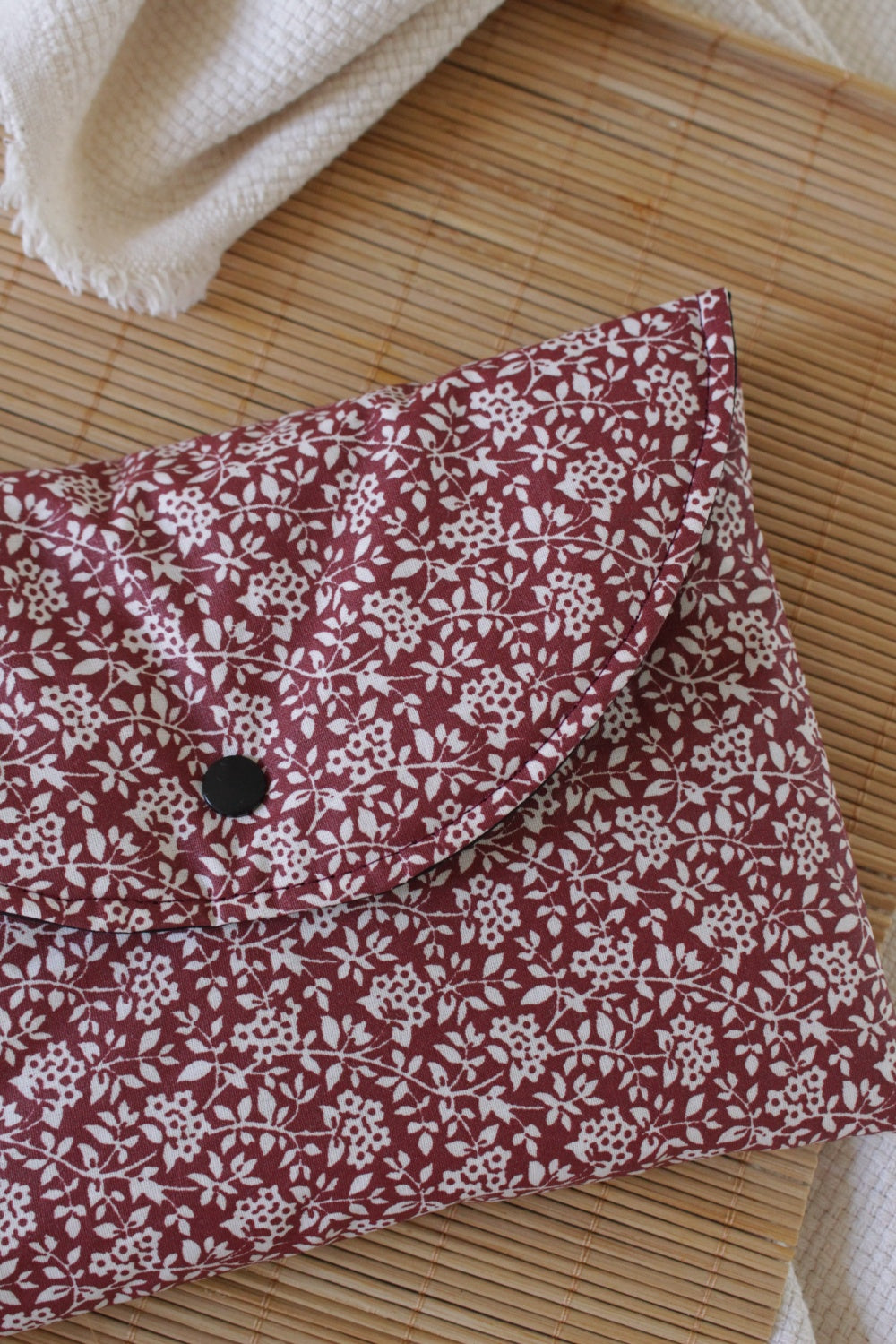 Pochette à livre IMPERMEABLE(Poche ou Broché) // MATHILDE