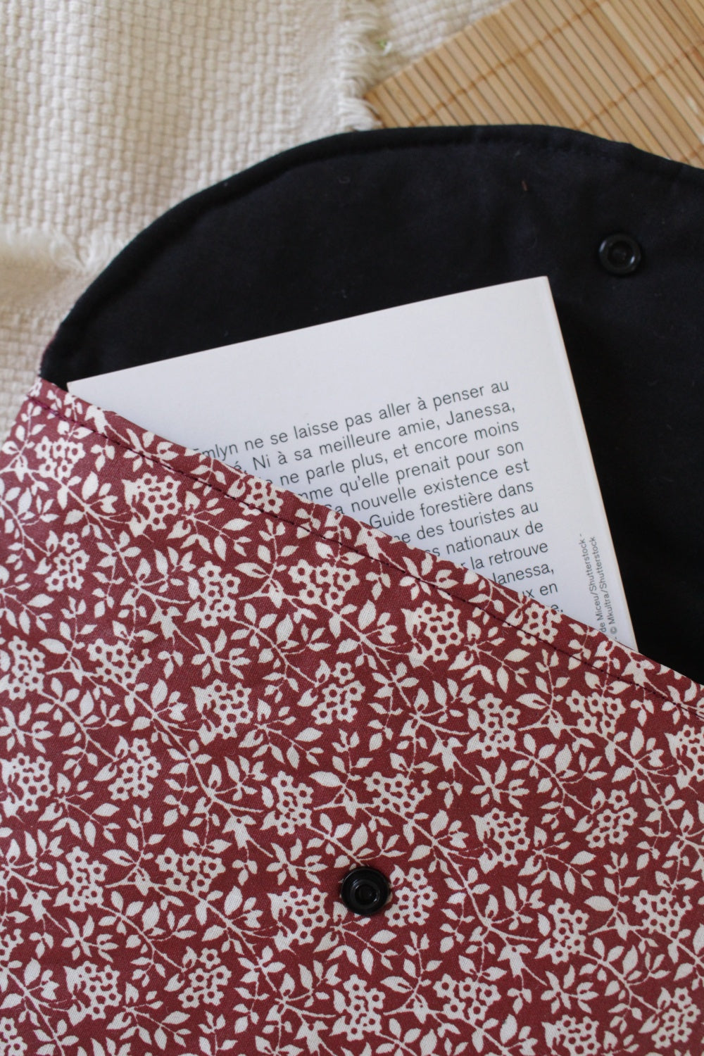 Pochette à livre IMPERMEABLE(Poche ou Broché) // MATHILDE
