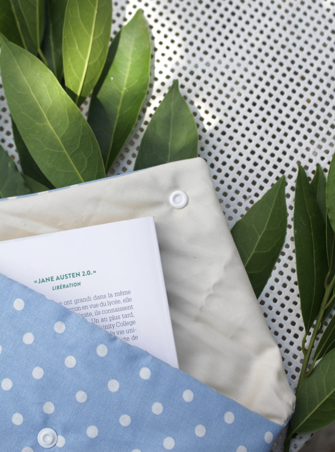 Pochette à livres (poche ou broché) // DAME DES POIS