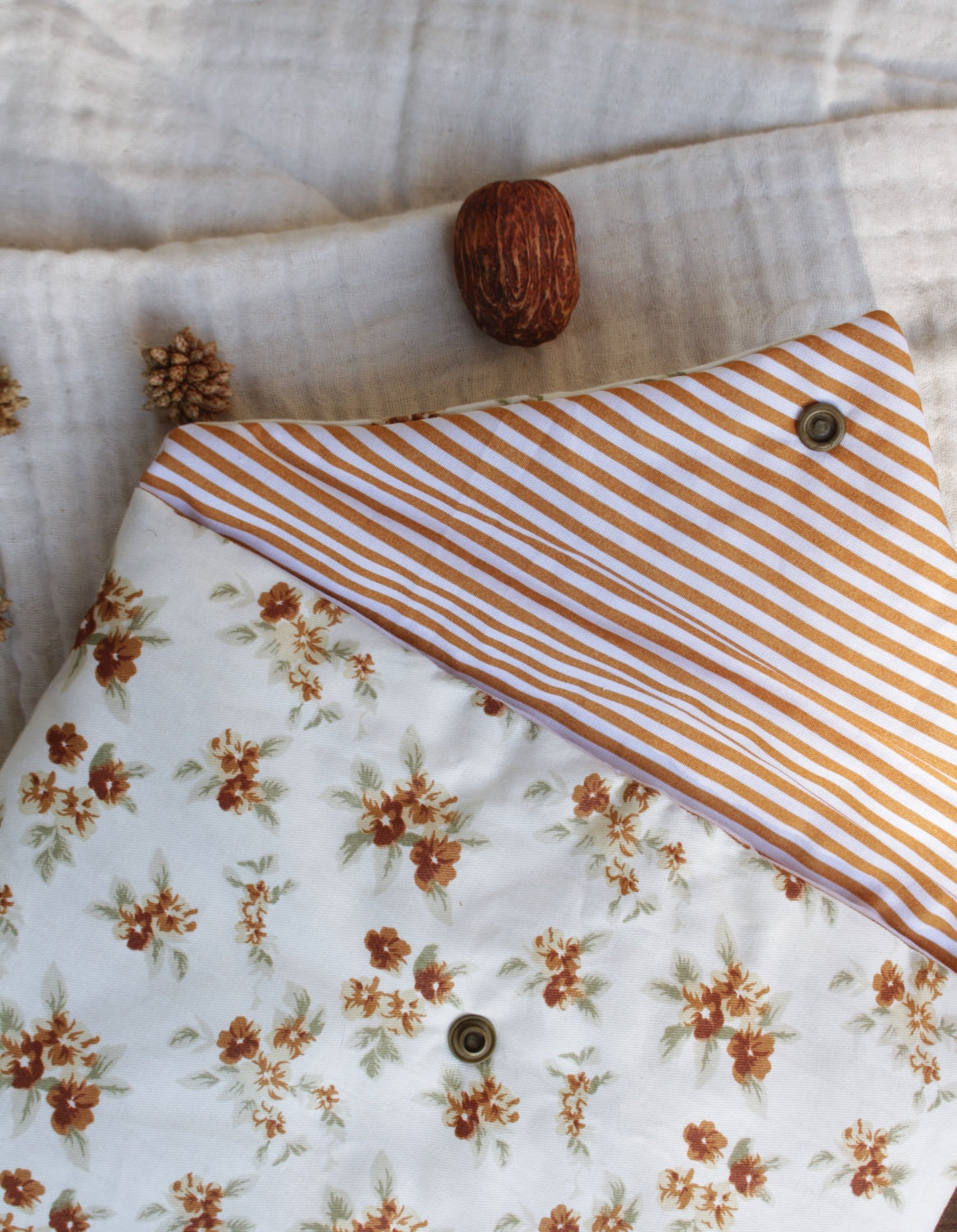 Pochette à livre (Poche ou Broché) // CAMILLE
