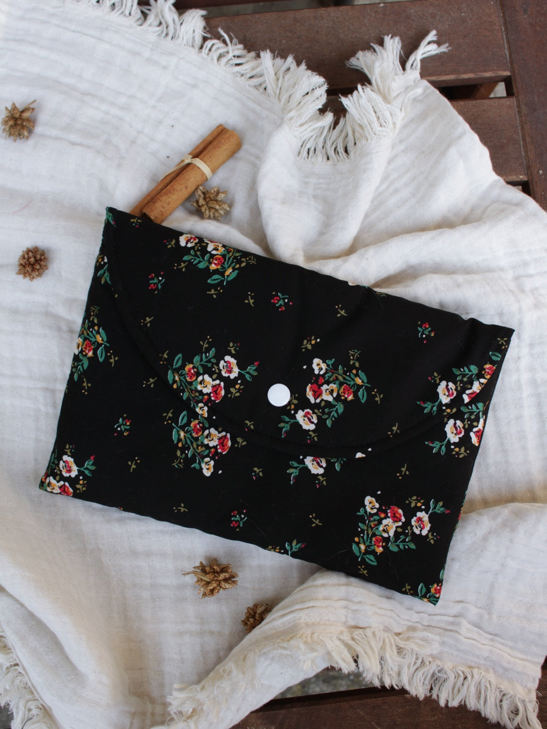 Pochette à livre (Poche ou Broché) // MARIE