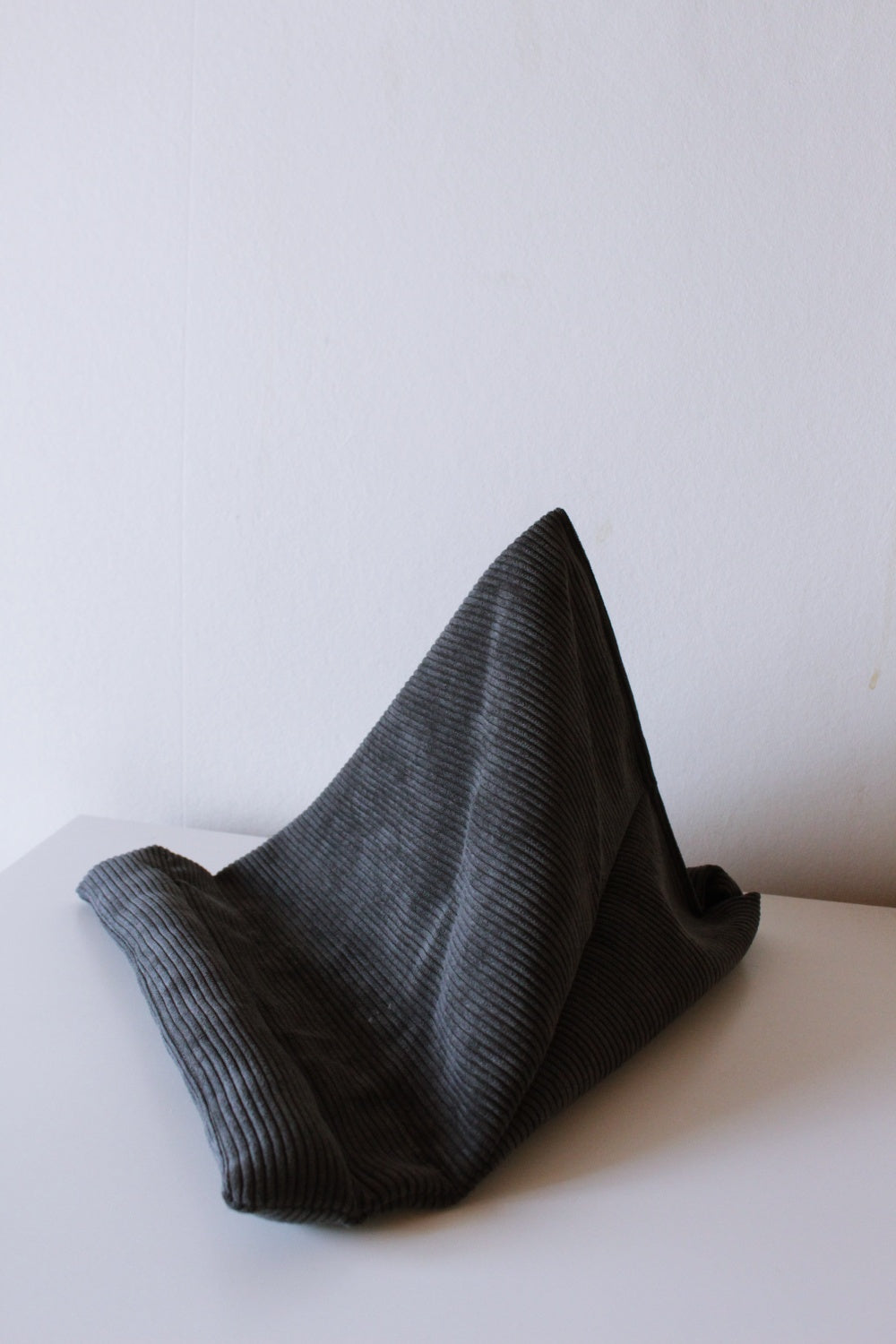 Coussin (Berlingot) de lecture en velours / Divers coloris