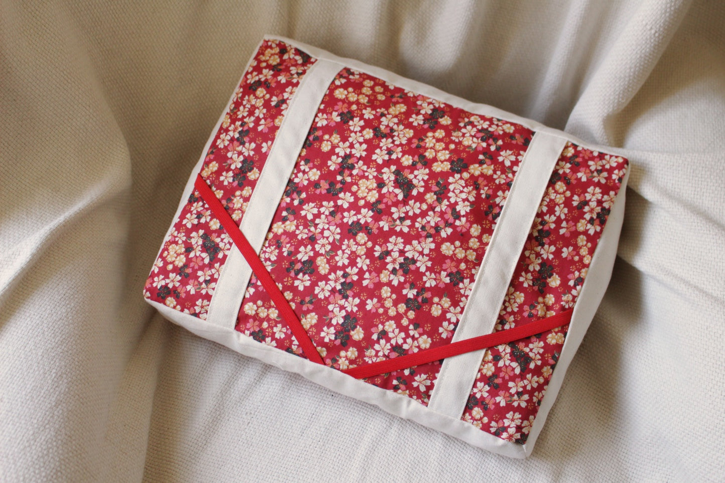 Coussin de lecture // LOLA