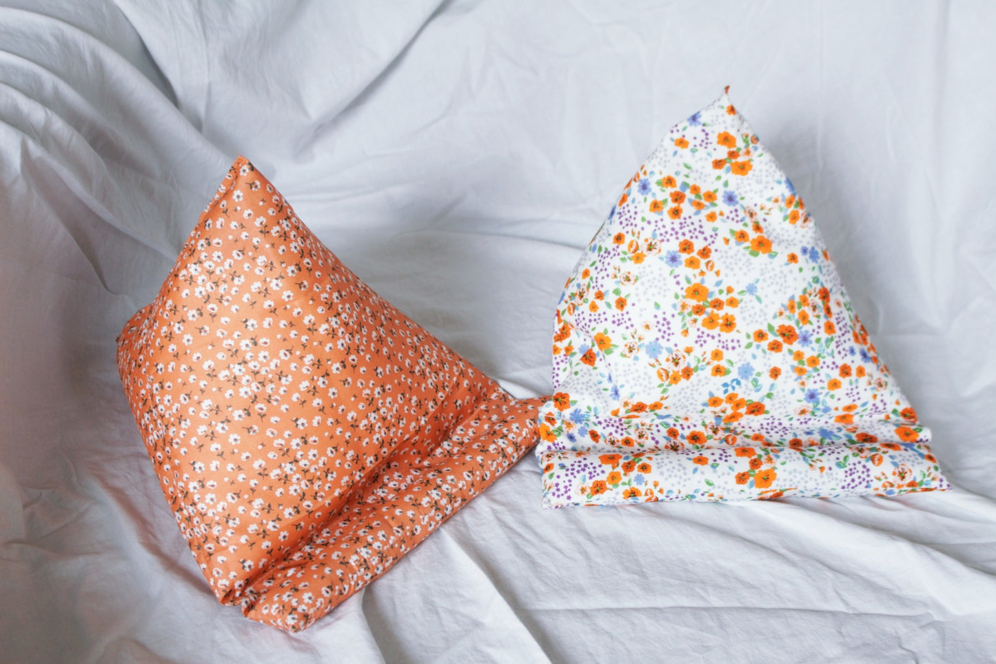 Coussin (Berlingot) de lecture ou tablette // Divers motifs