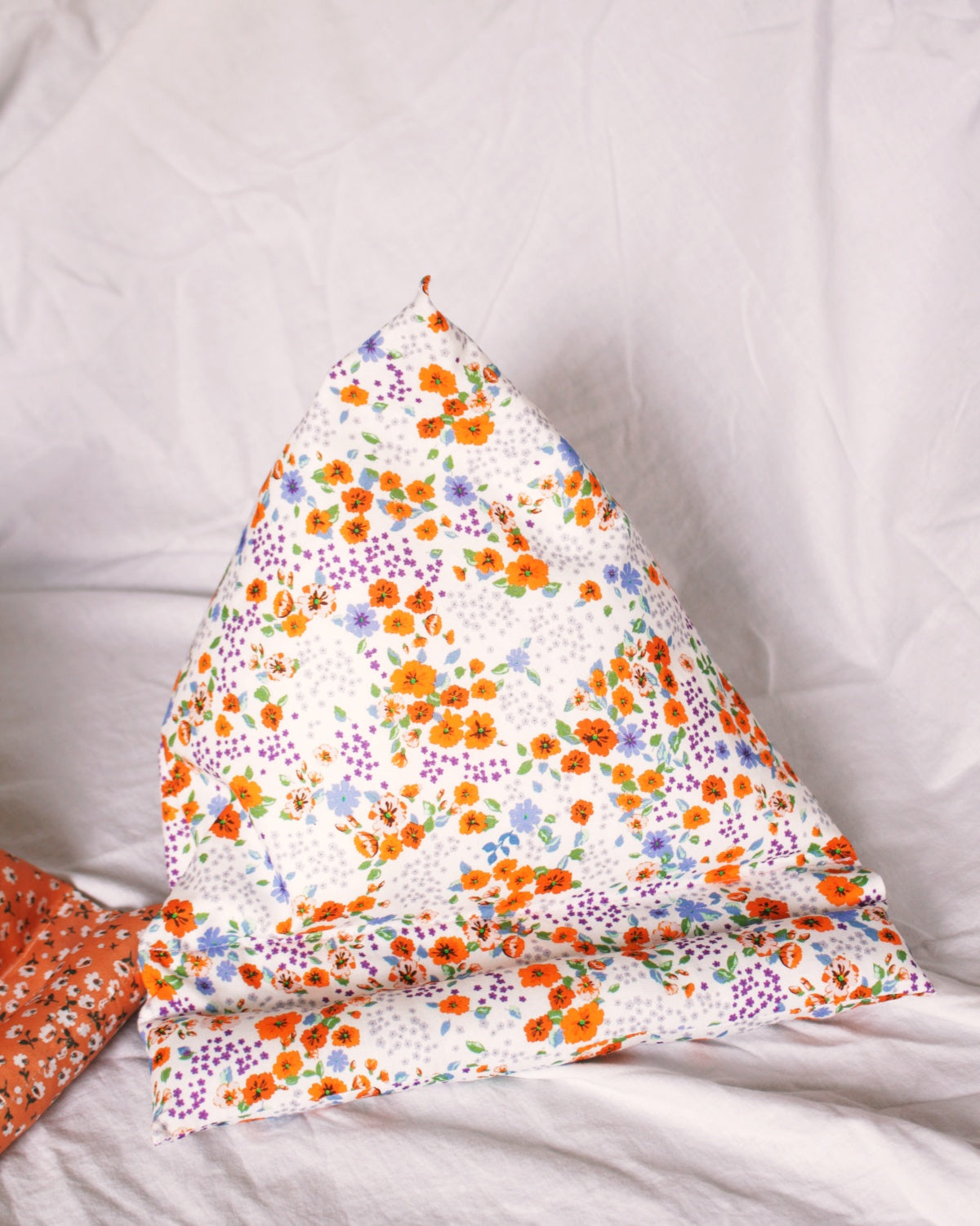 Coussin (Berlingot) de lecture ou tablette // Divers motifs