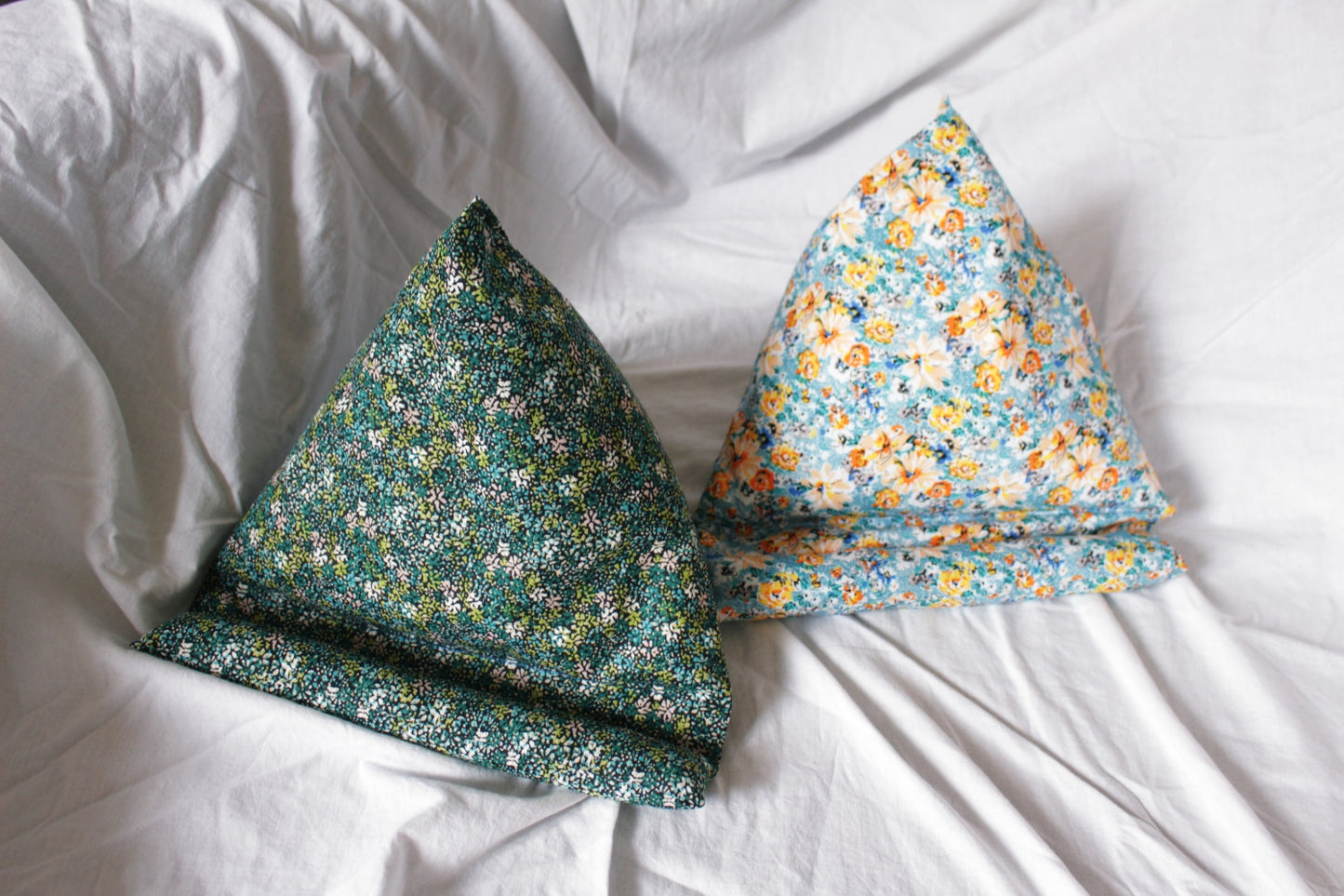 Coussin (Berlingot) de lecture ou tablette // Divers motifs