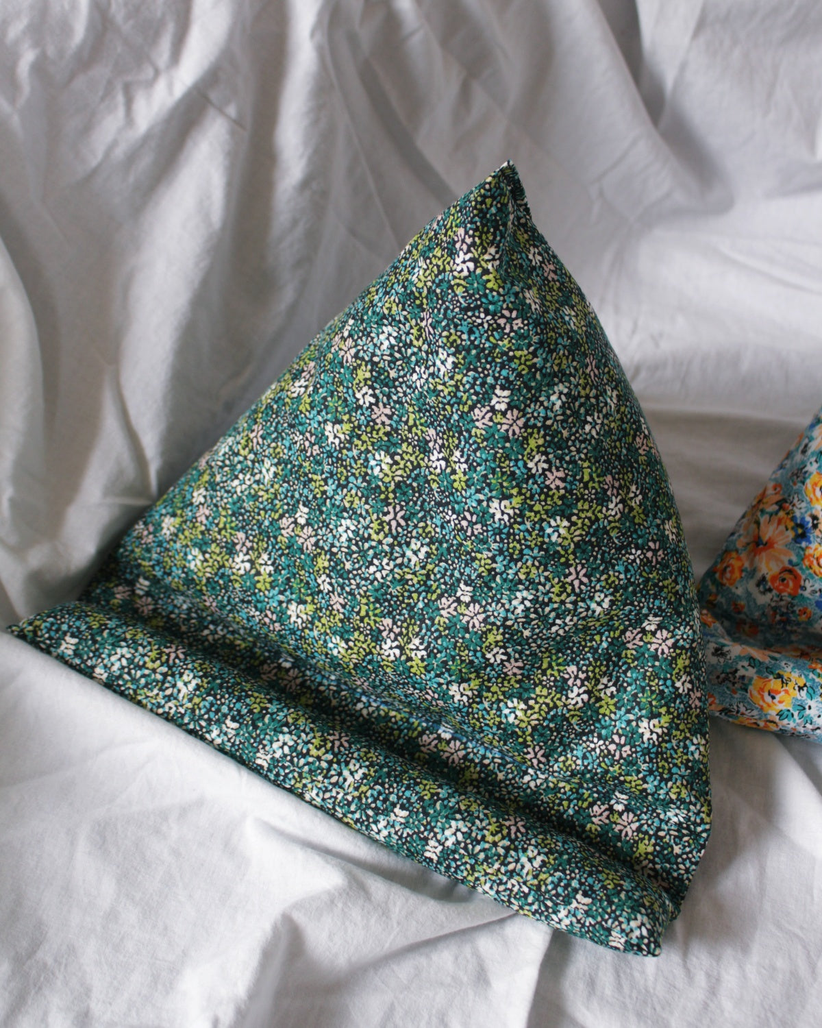 Coussin (Berlingot) de lecture ou tablette // Divers motifs