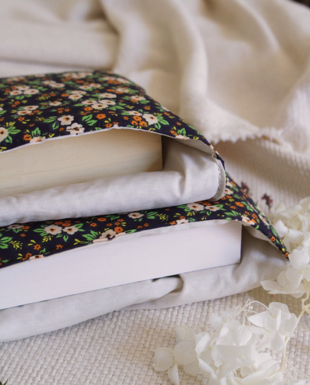 Pochette à livre TYCIA // Format poche & Grand Format