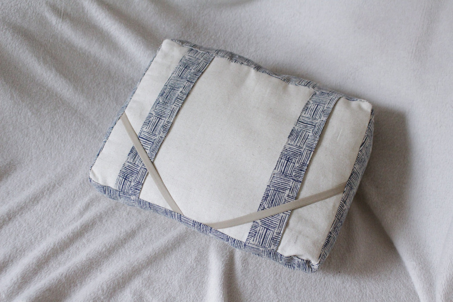 Coussin de lecture // MARJORIE