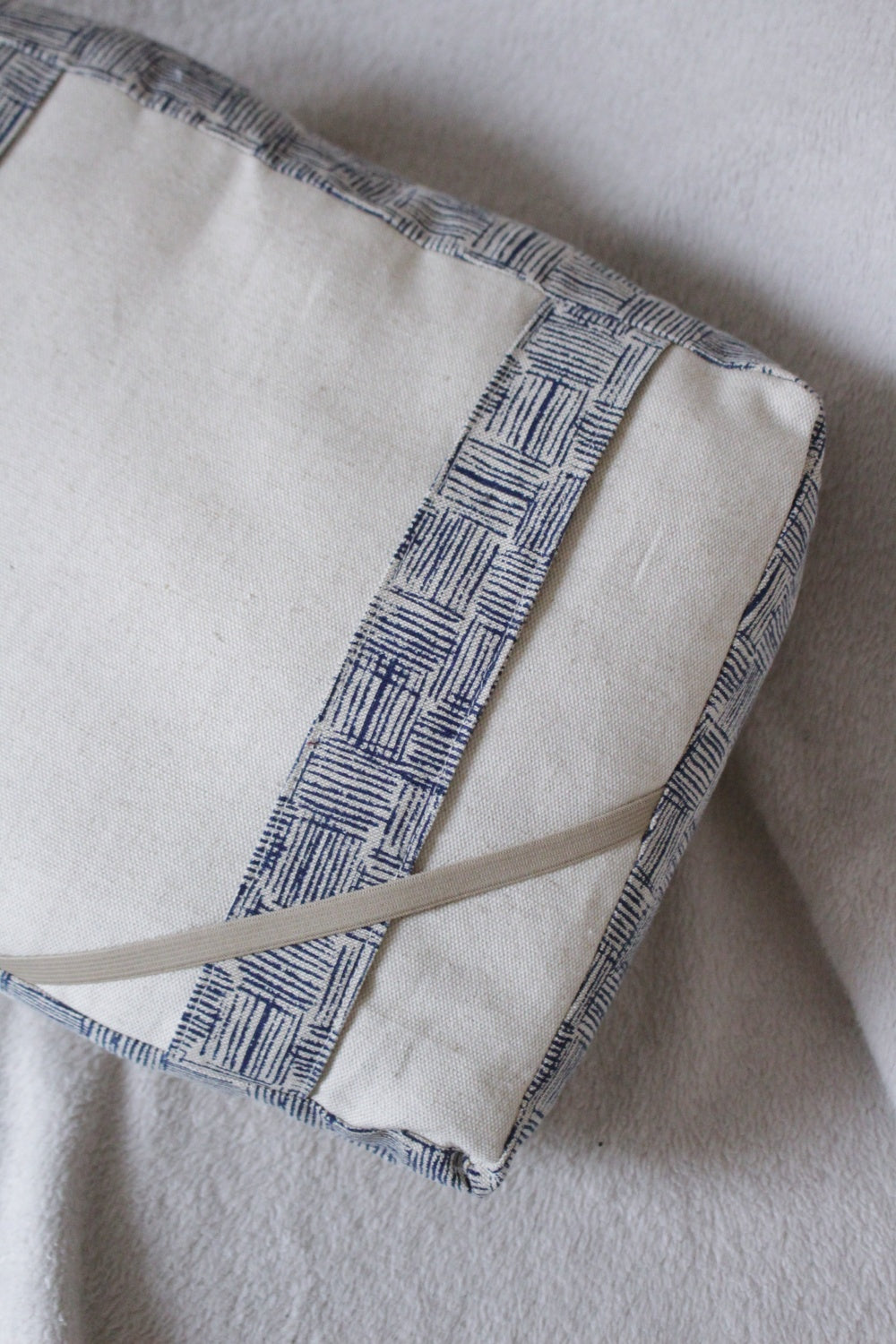 Coussin de lecture // MARJORIE