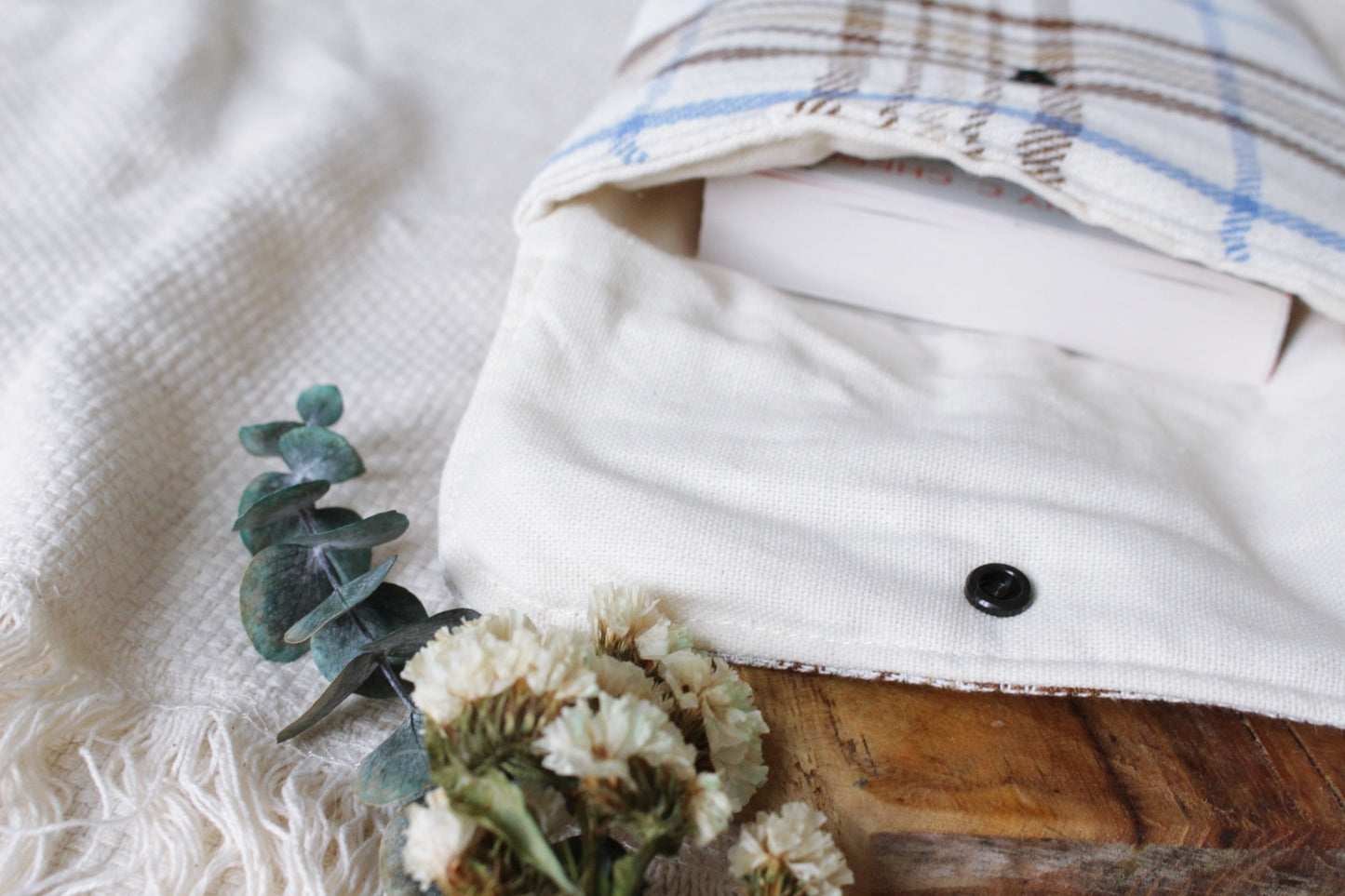 Pochette à livres (Broché ou poche) // ANTONIN