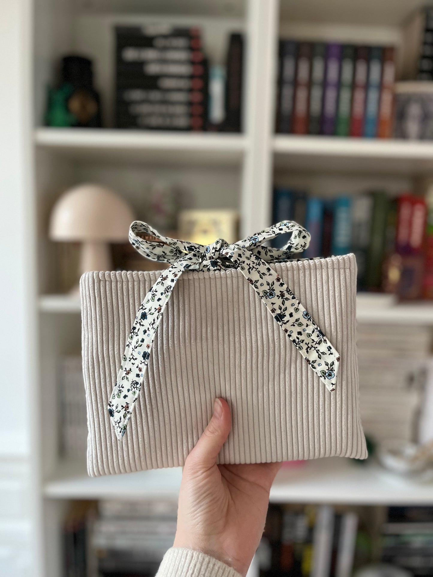 Pochette à livre  (Format poche uniquement) // LA TARTE