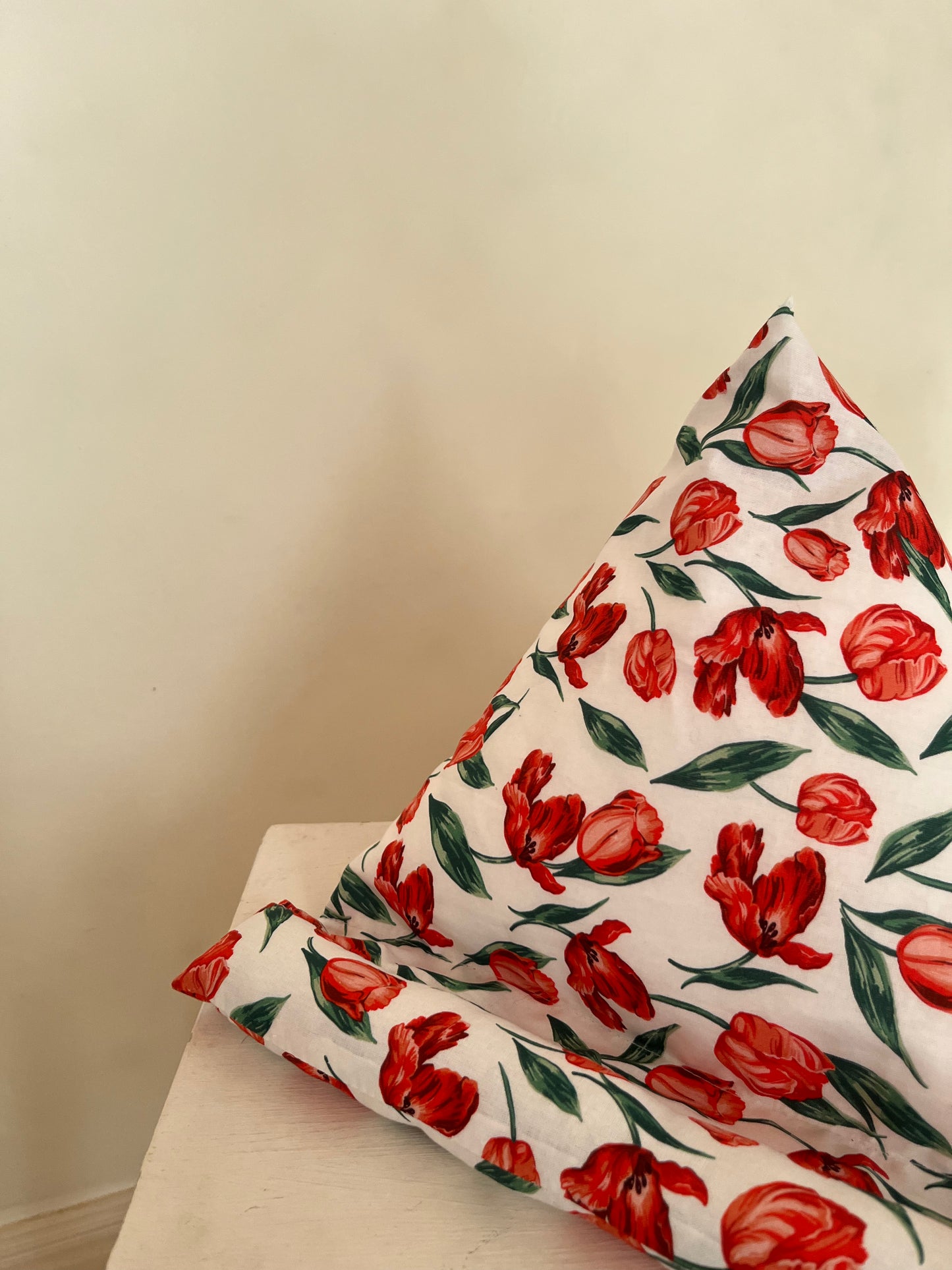 Coussin berlingot de lecture // La tulipe