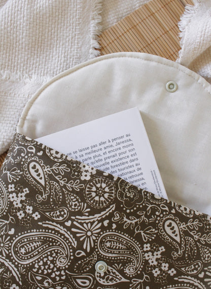 Pochette à livre IMPERMEABLE(Poche ou Broché) // INDY