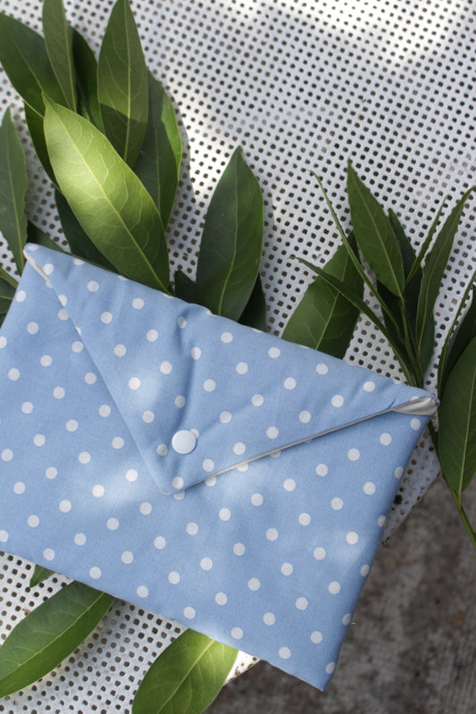 Pochette à livres (poche ou broché) // DAME DES POIS