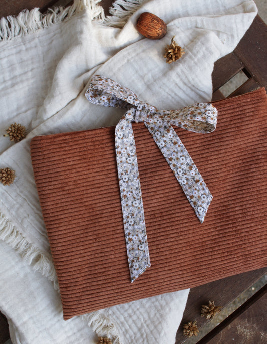 Pochette à livre  Format poche ou broché // LISE