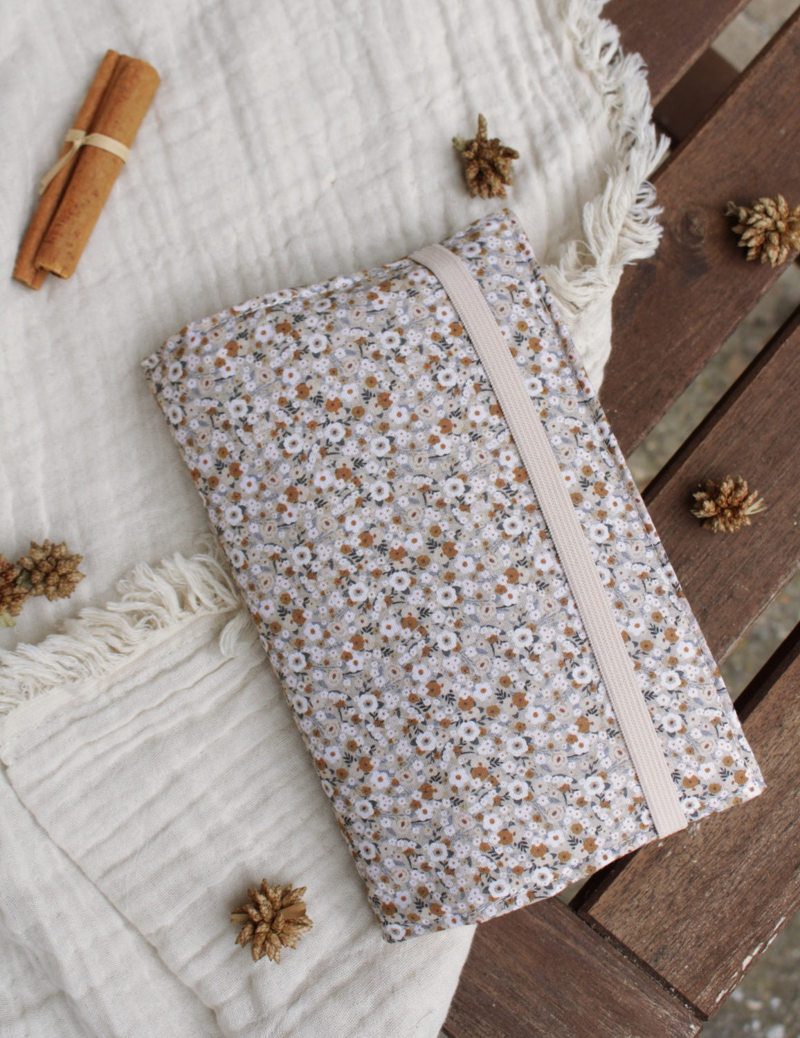 Couvres-livres format poche // BERNADETTE