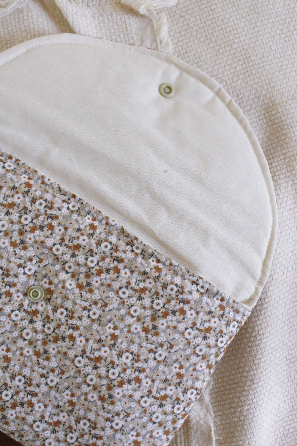 Pochette à livre (poche ou broché) // BERNADETTE