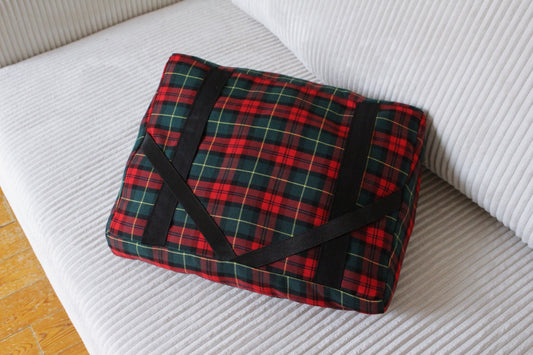 Coussin de lecture // RED TARTAN