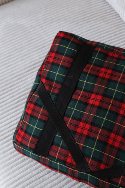 Coussin de lecture // RED TARTAN