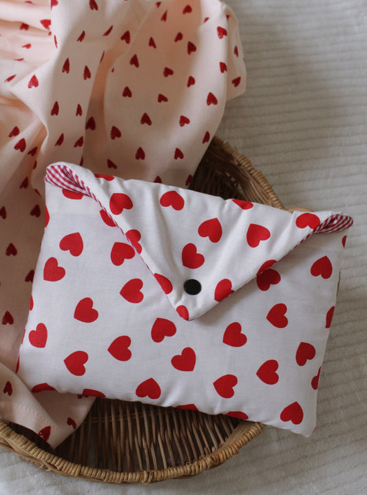 Pochette à livre (Poche ou broché) // LOVE IS ALL