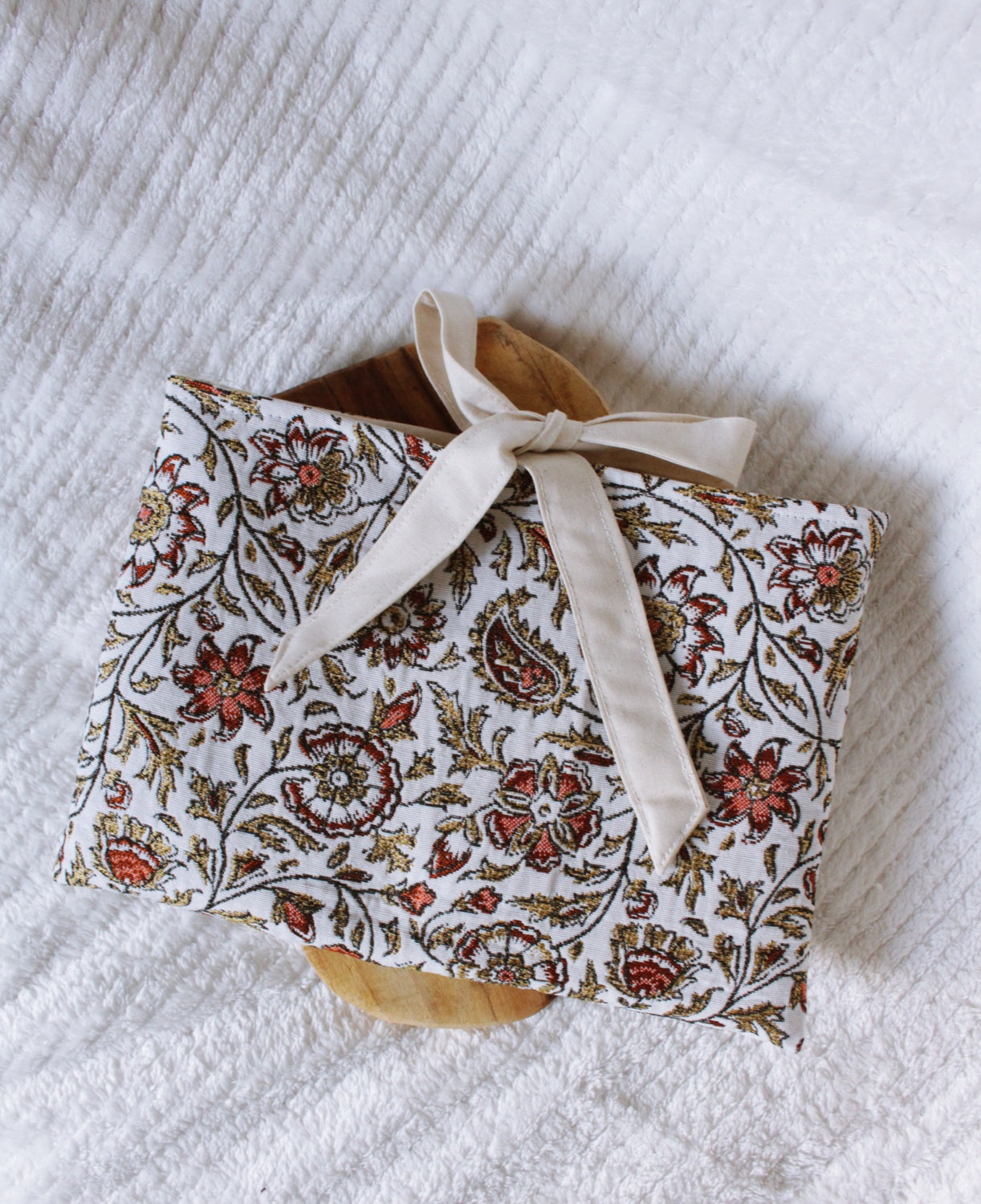 Pochette à livres (Broché uniquement) // MONA