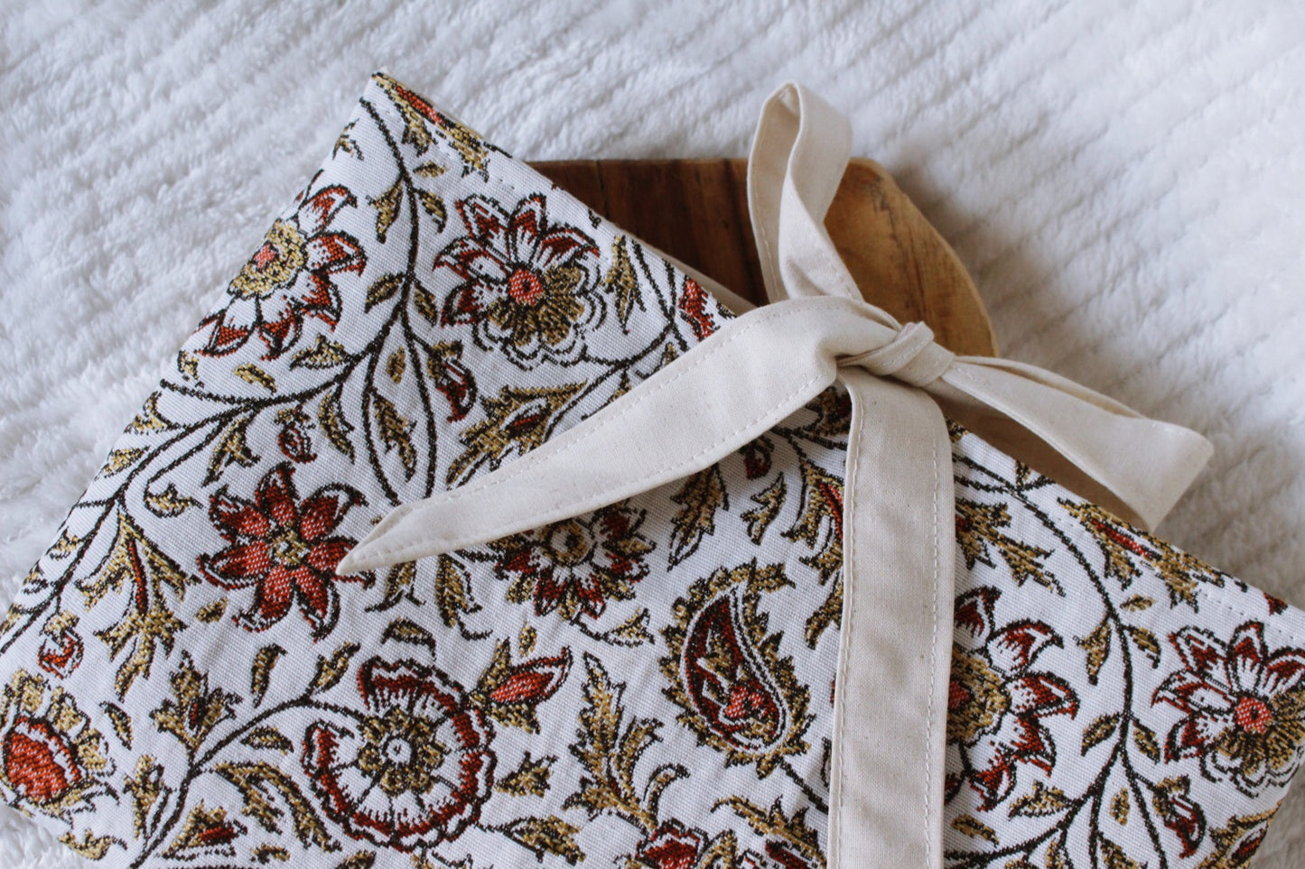 Pochette à livres (Broché uniquement) // MONA