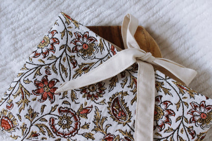 Pochette à livres (Broché uniquement) // MONA