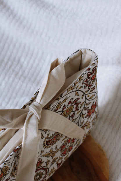 Pochette à livres (Broché uniquement) // MONA