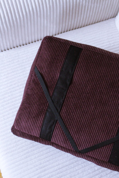 Coussin de lecture // AUBERGINE