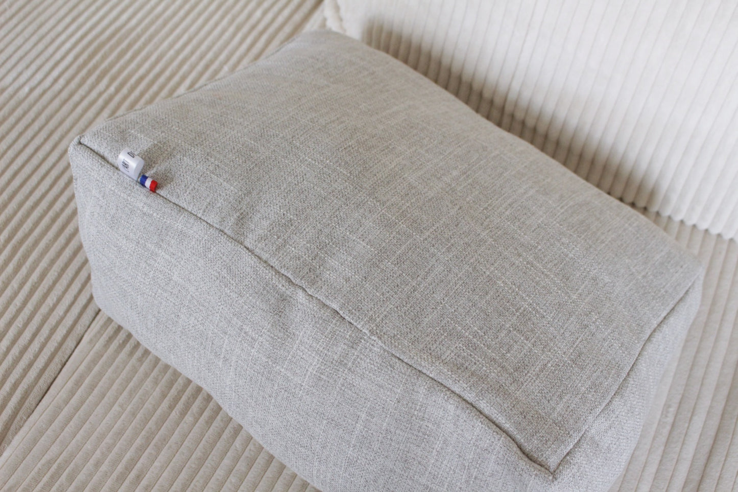 Coussin de lecture // GREY MOUSE