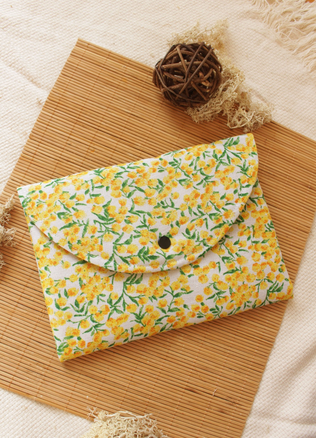Pochette à livres (Poche ou Broché)  // LE MIMOSA