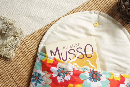 Pochette à livres imperméable (Poche ou Broché) // JANA