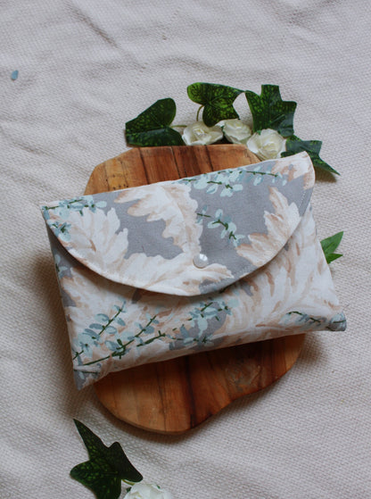 Pochette à livres (Poche ou Broché) // LOUISE