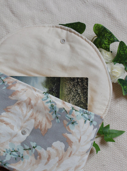 Pochette à livres (Poche ou Broché) // LOUISE