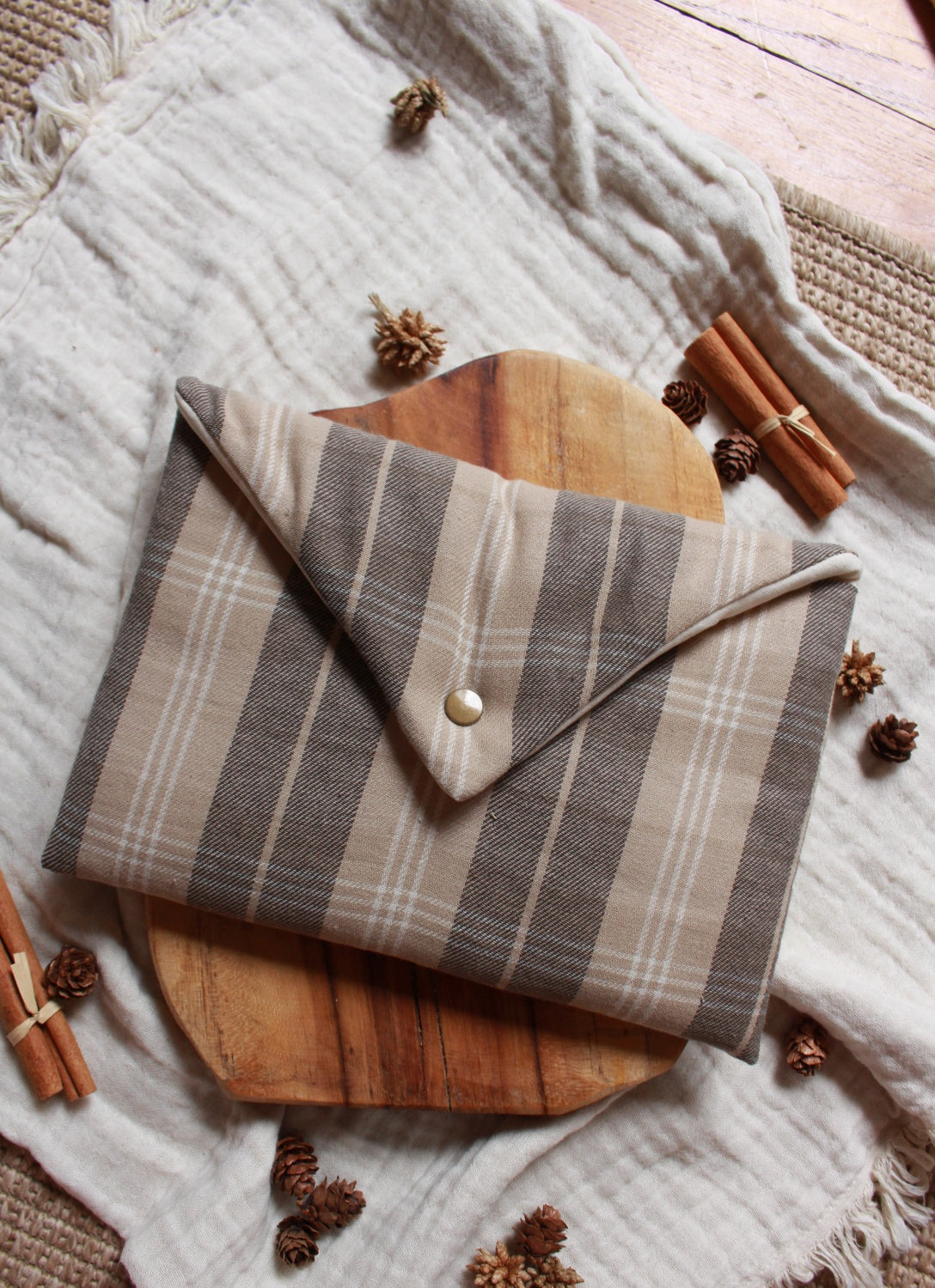 Pochette à livres (Poche ou broché)  // RAYMOND