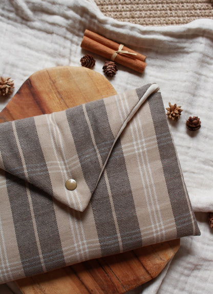 Pochette à livres (Poche ou broché)  // RAYMOND