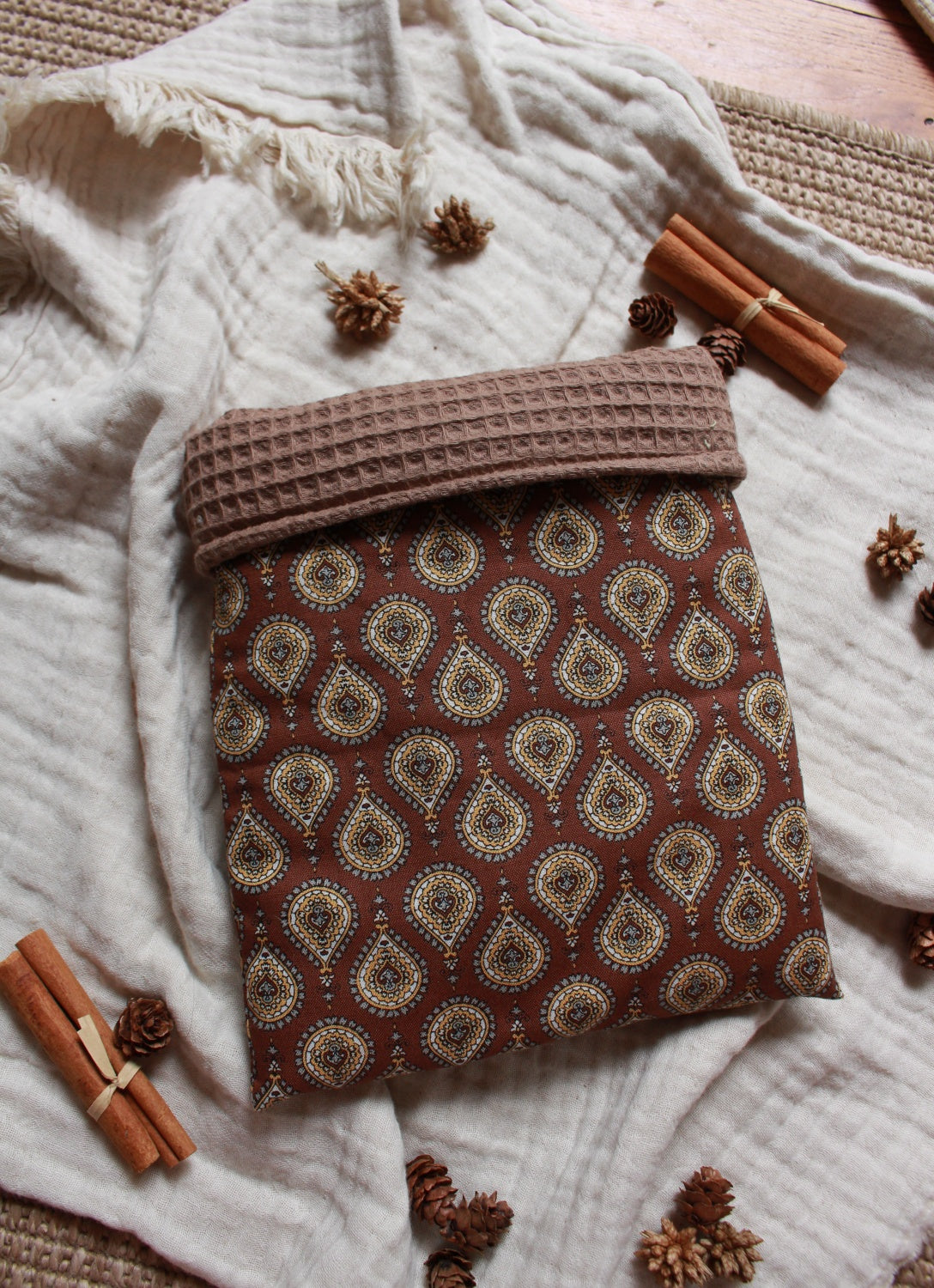 Pochette à livres  (Poche ou Broché) // AMBRE