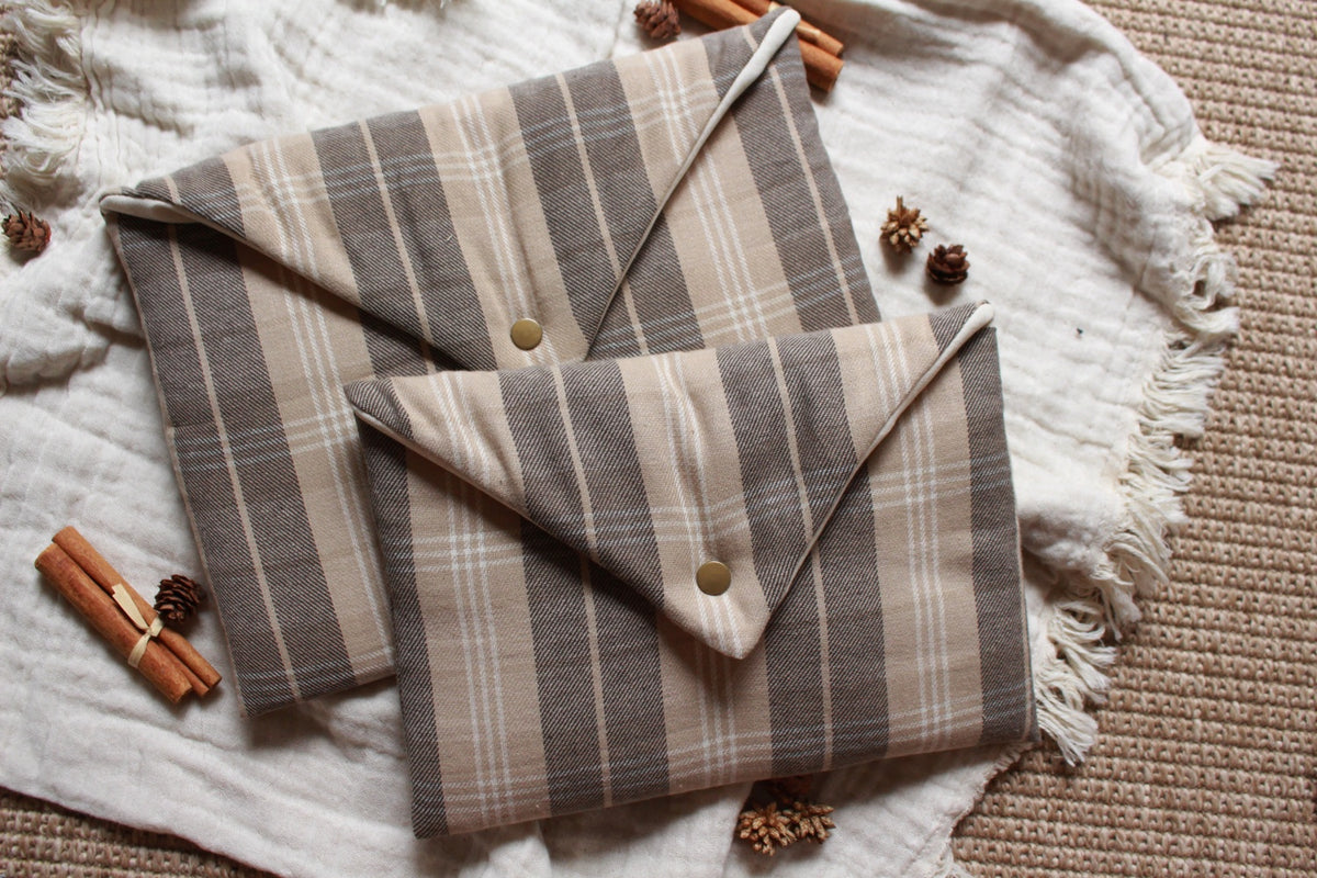 Pochette à livres (Poche ou broché)  // RAYMOND