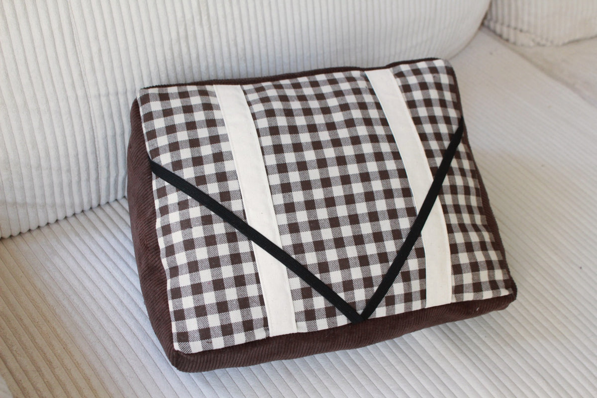 Coussin de lecture // BROWN VICHY