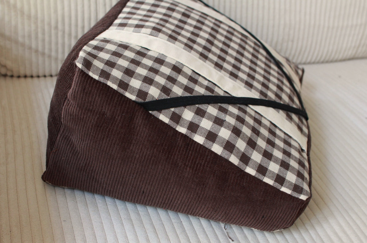 Coussin de lecture // BROWN VICHY