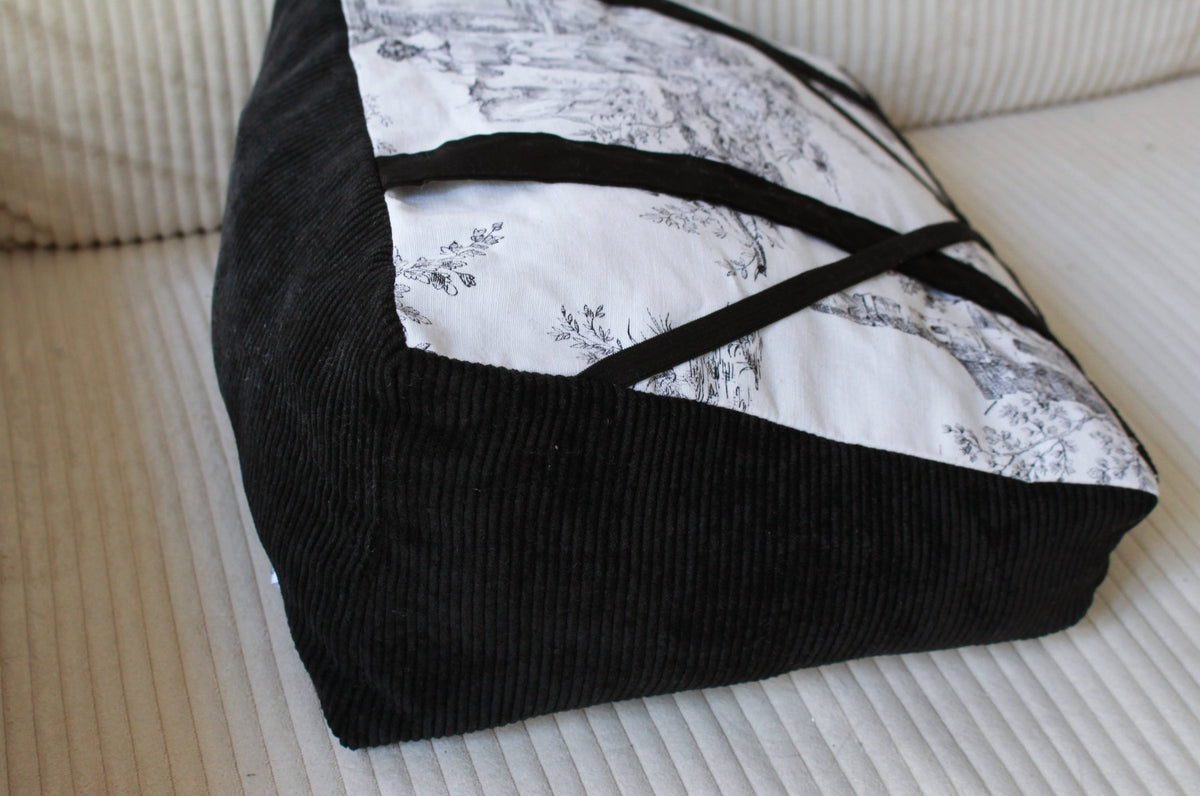 Coussin de lecture // LA SOMBRE MARQUISE