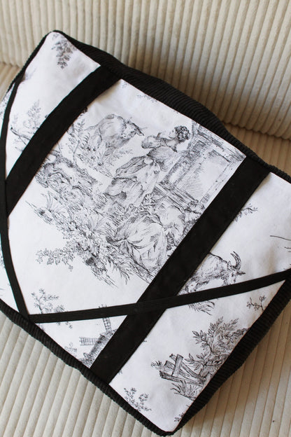 Coussin de lecture // LA SOMBRE MARQUISE