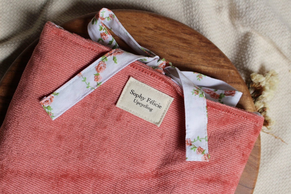 Pochette à livres  (Poche ou Broché) // ROSE