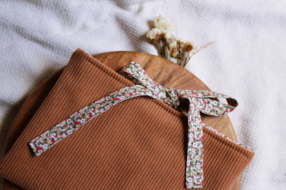 Pochette à livres  Poche ou Broché // LISE