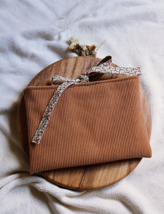 Pochette à livres  Poche ou Broché // LISE