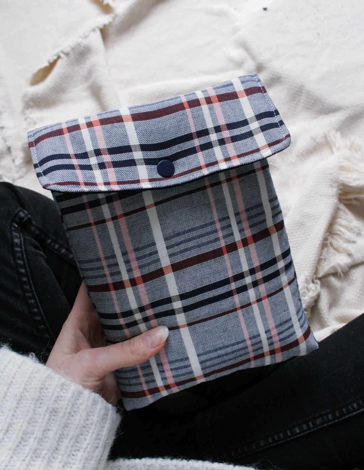 Pochette à livres (Broché ou poche) // BOBBI