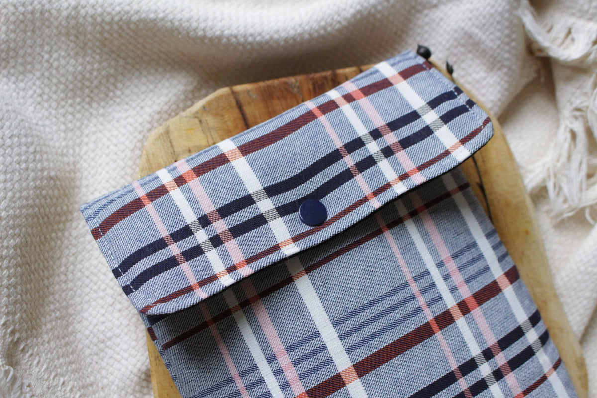 Pochette à livres (Broché ou poche) // BOBBI